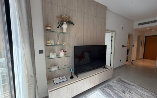 Luxury Finishes | 1BR + Study | Tenanted