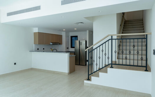 UPGRADED 5BR TOWNHOUSE | MIDDLE UNIT | FAMILY HOME