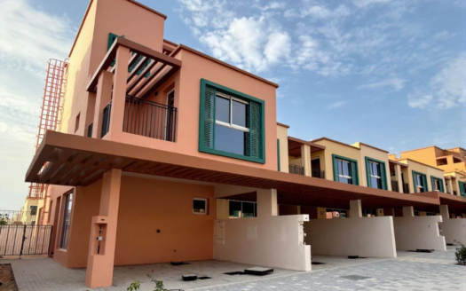 SINGLE ROW CORNER UNIT | OPPOSITE CENTRAL HUB | CLOSE TO LAGOON