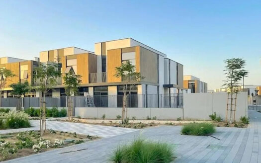 4BR+M TOWNHOUSE | READY TO MOVE IN | PRIVATE GARDEN