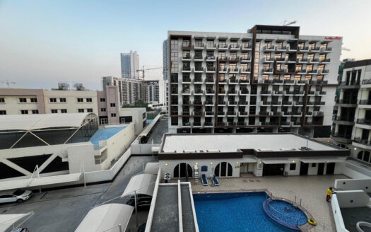 CORNER STUDIO | 2 BALCONIES | VACANT