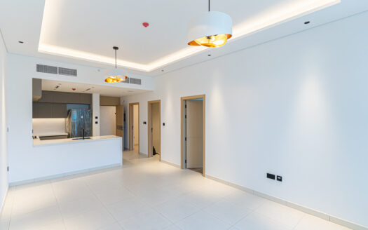 Study Room | Fitted Kitchen | Close to Mall